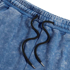 Pantalones cortos Bermuda informales para hombre con estampado gráfico de letras, efecto desgastado, cintura con cordón y bolsillos - Product Image 5