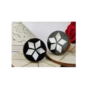 Regalos y Artesanías: Tiradores de Madera y Resina 100% Hechos a Mano para Puertas de Armarios, Diseño de Interiores para Hogar y Oficina, Tamaño Personalizado - Product Image 2