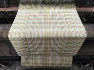 Rouleau de tissu tissé en PP recyclé, motif rayé écologique, matériau durable pour sacs de courses, sacs fourre-tout, emballages - Product Image 3