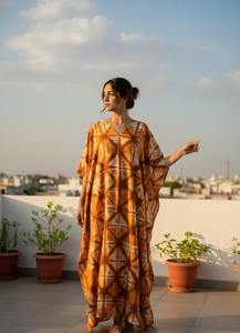 ชุดเดรสยาวทรงโบฮีเมียน คอวี ผ้าฝ้ายย้อมสีแบบดั้งเดิม ทำมือ เป็นมิตรต่อสิ่งแวดล้อม ซักได้ ระบายอากาศดี ทรงหลวมสำหรับผู้หญิง รุ่นใหม่ล่าสุด - Product Image 3