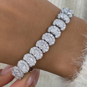 Bracelet tennis élégant en moissanite taille ronde avec halo, plaqué or blanc, bijoux de luxe étincelants pour femme, cadeau, look intemporel et luxueux - Product Image 4