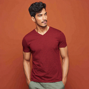 T-shirt Homme Col V Oversize Manches Courtes 100% Polyester Nouvelle Collection Été Haut de Gamme T-shirts Légers Col V pour Homme - Product Image 3