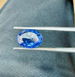 Saphir bleu royal naturel du Sri Lanka 5,05 carats taille ovale – Pierre précieuse lâche de Ceylan bleu royal profond pour joaillerie fine - Product Image 5