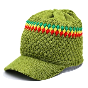 Gorro de Punto Unisex Verde con Rayas de Colores Rasta, Patrón Geométrico, Gorro Casual de Invierno para Adultos, 100% Acrílico, Hecho a Mano - Product Image 2