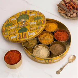 Boîte à masala de luxe en laiton avec décorations Pichwai jaunes – Coffret à épices professionnel 7 pièces - Product Image 2