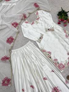 Elegante Conjunto de Salwar-Suit Farshi Blanco con Bordado de Hilo y Lentejuelas de Flores, Estilo DevSena, Proveedor y Exportador Mundial - Product Image 5