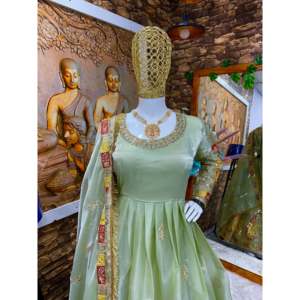 Conjunto de vestido y pantalón Anarkali de fiesta para mujer de diseñador con hermosa Dupatta - Product Image 6