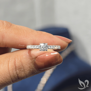 Anillo Solitario de Diamante Cultivado en Laboratorio con Corte Cojín de 0.5ct, Certificado por IGI, en Oro Sólido de 10K, para Compromiso, Boda o Aniversario - Product Image 5