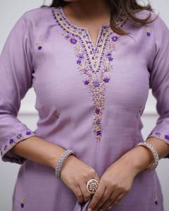 Ensemble Kurti, pantalon et dupatta pour femme en coton rayonne chanderi brodé de qualité supérieure, col en V, idéal pour les fêtes, avec protection solaire à séchage rapide - Product Image 4
