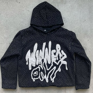 Sweat à capuche homme streetwear en molleton de coton surdimensionné, avec broderies et patchs effet vieilli, logo personnalisé, pour l'hiver - Product Image 1