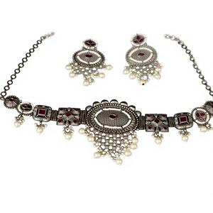 Parure de collier ras-du-cou de mariée en argent oxydé avec boucles d'oreilles Jhumka à sertissage clos, ornée de pierres multiples et de perles pendantes, style traditionnel pour fiançailles - Product Image 1