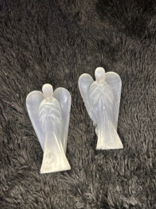 Figura Decorativa de Selenita Natural de Gran Tamaño y Alta Calidad, Tallada en Ángulo, Acabado Pulido, Portátil, con Tema de Amor, para Decoración del Hogar, Piedra Energética - Product Image 4