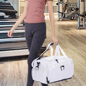 กระเป๋าออกกำลังกายแบบสั่งทำพิเศษพร้อมโลโก้ ดีไซน์พรีเมียม คุณภาพเยี่ยม ผลิตจากโพลีเอสเตอร์ 100% กระเป๋ายิมขายดีที่สุดสำหรับขายออนไลน์ - Product Image 6