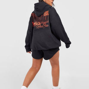 Survêtements personnalisés pour femmes, grammage lourd 500 GSM 350 GSM, en molleton polyester/coton, avec broderie, comprenant un sweat à capuche oversize et un short - Product Image 2