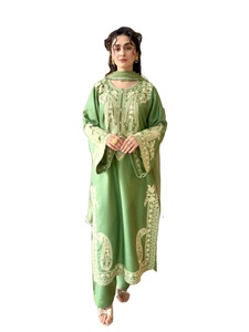 Kurta/Kurti traditionnel ethnique brodé en organza de nylon pur et soie, coupe ample pour femme, idéal pour les fêtes, les remises de diplômes, l'hiver et l'été - Product Image 3