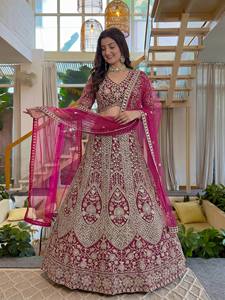 ชุดเดรสเลเฮนกาโชลีแบบดั้งเดิมของอินเดียและปากีสถานสำหรับผู้หญิงขายส่ง ทำจากผ้าตาข่ายลายผีเสื้อ วัสดุรีไซเคิล - Product Image 3