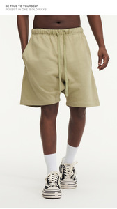 กางเกงขาสั้นผู้ชายผ้าวอร์สเตดแบบมีเชือกผูกเอว พิมพ์โลโก้ได้ตามต้องการ ระบายอากาศได้ดี เป็นมิตรกับสิ่งแวดล้อม แห้งเร็ว สไตล์ลำลอง ลุควินเทจ ซักแบบวินเทจ ล้างสีแบบแอซิด ทรงหลวม - Product Image 3