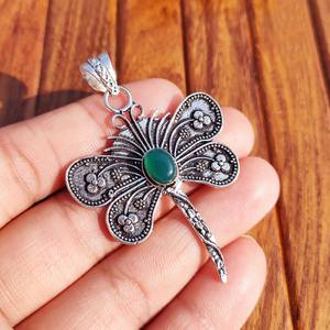 Colgante de mariposa natural de latón con piedra preciosa para sanación de chakras, mindfulness y como regalo. Disponible al mejor precio desde India. - Product Image 2