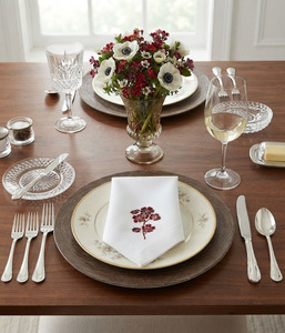 Serviettes de table en lin blanc personnalisées en gros, brodées de fleurs de prunier, avec ourlet festonné, linge de table élégant pour la maison, l'hôtel, les mariages et les événements - Product Image 1