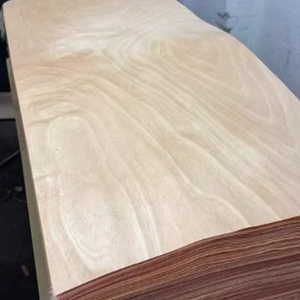 Chapa de Eucalipto Natural de Vietnam 100% Natural, Corte Rotatorio, 1270x640mm, Duradera y Ecológica para la Fabricación de Contrachapado - Product Image 1