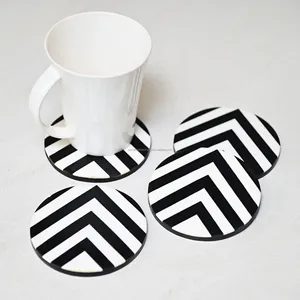 Posavasos de Poliresina Elegantes de Primera Calidad, en Paquete al por Mayor, Alfombrillas Decorativas y Protectores Térmicos para Bebidas, en Blanco y Negro - Product Image 1