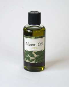 Aceite de Neem Orgánico 100% Puro y Natural de la India, Precio al por Mayor para Control de Plagas, Aceite de Neem Orgánico a Granel para Uso Agrícola - Product Image 1