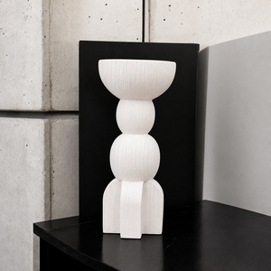Brûleur d'encens unique en bois blanc avec des silhouettes sphériques empilées et une base structurée pour une décoration moderne - Product Image 1