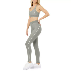 Conjunto deportivo premium de yoga para mujer, tela elástica cómoda, conjunto de yoga para yoga y entrenamiento físico. - Product Image 2