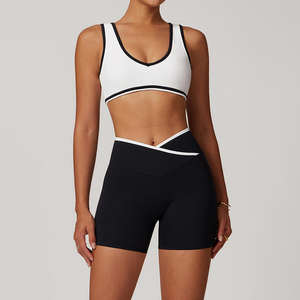 Ensemble de sport personnalisé pour femme : Short taille haute croisé et soutien-gorge de yoga dos nu, vêtements de fitness respirants et extensibles - Product Image 4