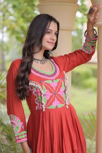 Vestido de Fiesta Indio Especial para Navratri, Diseño Exclusivo de Primera Calidad, Alta Demanda en Exportación - Product Image 5