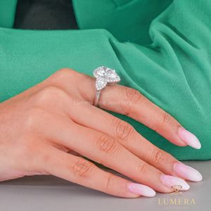 Bague de fiançailles pour femme à trois pierres, diamant taille poire, or massif, style vintage, diamants de laboratoire certifiés IGI, bague halo - Product Image 3