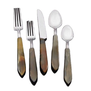 Cubiertos pulidos de plata y acero inoxidable, estilo occidental, hechos a mano, mango esmaltado, juego de cubiertos real baratos - Product Image 1