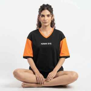 T-shirt décontracté en coton à col en V et manches courtes pour femme, coupe ample, coloris noir et orange, motif œil de faucon - Product Image 5