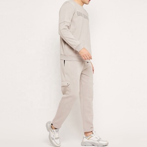 Ensemble de survêtement d'hiver respirant pour homme personnalisé, beige, imprimé graphique, sweat-shirt à col rond, pantalon cargo, ensemble 2 pièces - Product Image 2
