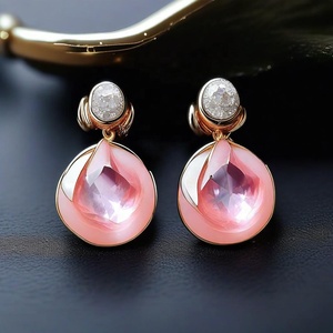 Boucles d'oreilles pendantes en argent 925 plaqué or 18 carats avec des bijoux de fruits et de fleurs en quartz rose pour des fiançailles à la mode et élégantes - Product Image 3