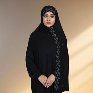 Hiyab de Chifón con Borde de Pedrería, Suave y Fluido, Pañuelo para la Cabeza Modesto, Velo Islámico Ligero y Transpirable para Uso Diario en Invierno - Product Image 1