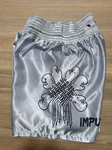 Shorts de Muay Thai en satin premium, coupe ample, ceinture confortable pour l'entraînement actif et les activités sportives, OEM - Product Image 6