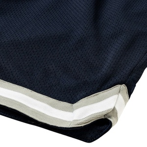 Shorts de sport pour homme en maille bleu marine avec bordure blanche et grise, taille élastique, respirant, 100% polyester, logo personnalisé - Product Image 6