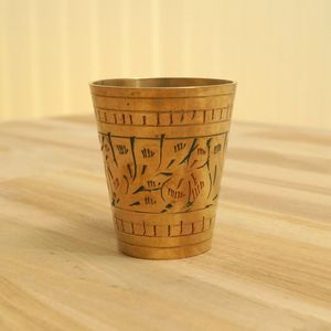 แก้วน้ำทองเหลืองคุณภาพสูง ลายดอกไม้สลัก แก้วน้ำทรงสูง สำหรับใช้ในบ้าน ห้องครัว ร้านอาหาร ถ้วยโลหะแบบอายุรเวท ใช้ตกแต่งโรงแรม - Product Image 2