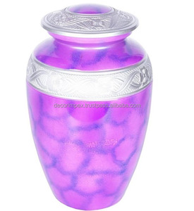 La urna de cremación púrpura Premium Choice con una banda plateada es un contenedor decorativo para cenizas humanas - Product Image 1