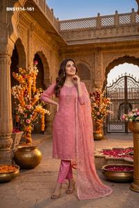 Colección de Kurti-Pant y Dupatta de organza pesada con trabajo manual y de posicionamiento, fabricante de la India, suministro al por mayor. - Product Image 4
