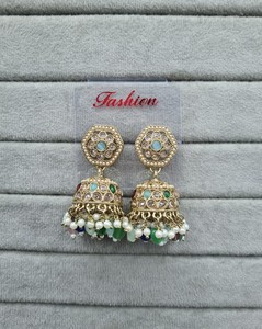 Elegantes Pendientes Jhumka Chapados en Oro Antiguo, Pendientes Jhumki con Perlas y Piedras Kundan Tradicionales Indias, Joyería Étnica para Mujer - Product Image 5