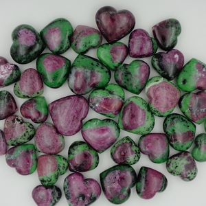 หินรูบี้โซไซต์รูปหัวใจธรรมชาติ เกรด AAA ทำมือ สำหรับการบำบัดด้วยคริสตัล รีกิ การทำสมาธิ พลังงานตกแต่ง จักระ ขายส่ง - Product Image 2