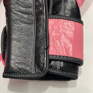 Gants de boxe Fairtex professionnels en cuir véritable noir et rose, personnalisés pour le kickboxing, les arts martiaux et la lutte en salle de sport - Product Image 5