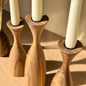 Support décoratif en bois pour bougies, parfait pour centre de table, balcon, ambiance de soirée et décoration intérieure, provenant d'Inde. - Product Image 5