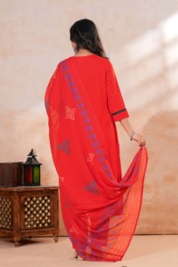 Conjunto de Kurta, Pantalón y Dupatta Bordados en Rojo para Mujer |   Traje Étnico de Algodón para Damas |   Ropa Festiva y Casual - Product Image 2