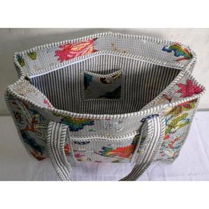 Bolso Tote Acolchado de Algodón con Estampado Floral, Bolso de Hombro Hecho a Mano en India, Bolso de Compras Boho para Mujer - Product Image 3