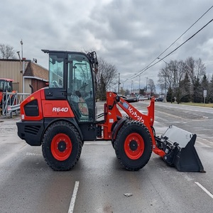 Chargeuse sur pneus Kubota efficace, équipement compact et puissant pour la manutention des matériaux, les travaux agricoles et les chantiers de construction, niveau professionnel. - Product Image 5