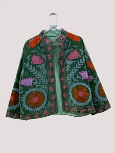 เสื้อแจ็คเก็ตกำมะหยี่ลายดอกไม้สไตล์โบฮีเมียนสำหรับผู้หญิง งานฝีมือแบบดั้งเดิม เสื้อโค้ทสั้นสำหรับฤดูหนาว ดีไซน์หรูหรา - Product Image 1