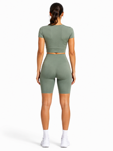 Ensemble de yoga noir 2 pièces pour femme : haut court à col rond et manches longues, short cycliste taille haute côtelé sans couture, tenue de sport - Product Image 3